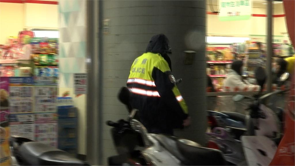 超商外聊天住戶丟玻璃瓶砸車　警用「這方法」要揪出誰丟的