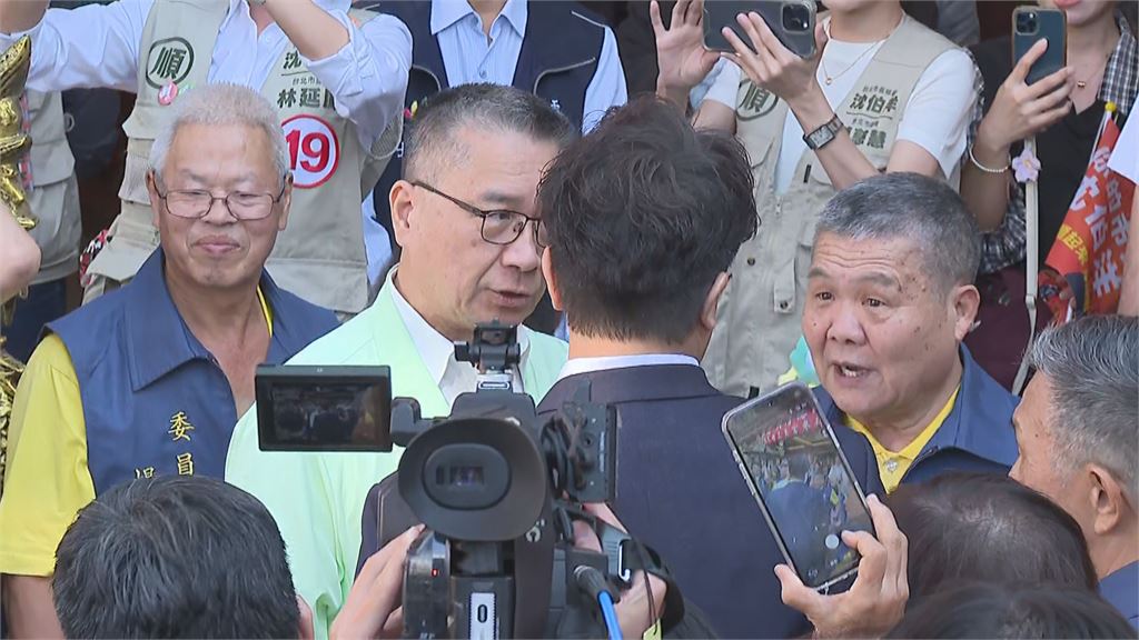 沈伯洋「突衝出1動作」爆出本性！徐國勇當場急了「1反應太誠實」被拍　他驚：嚇壞了