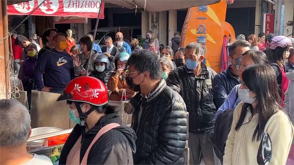清明吃潤餅! 彰化老店一家老小出動包潤餅 凌晨4點就排隊