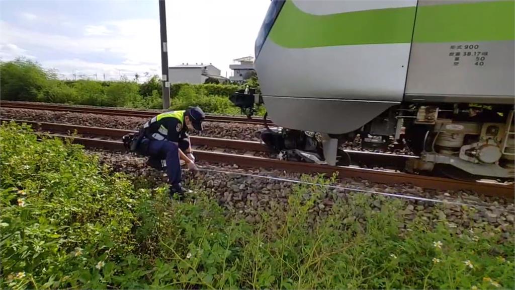 雲林機車闖平交道遭火車碰撞 騎士捲車底當場身亡