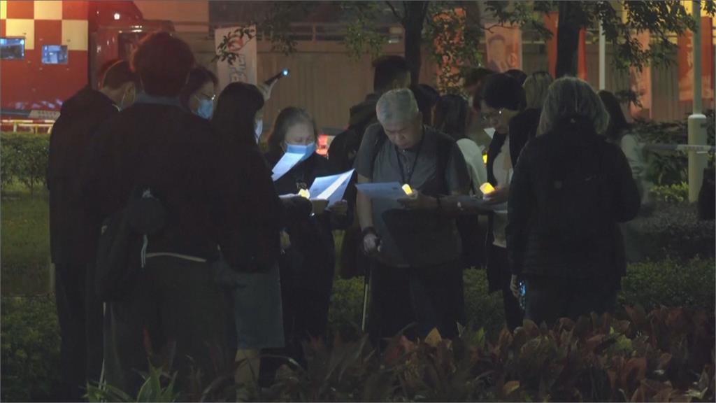 港府降半旗哀悼宏福苑罹難者　民間哀悼獻花守夜為災民打氣