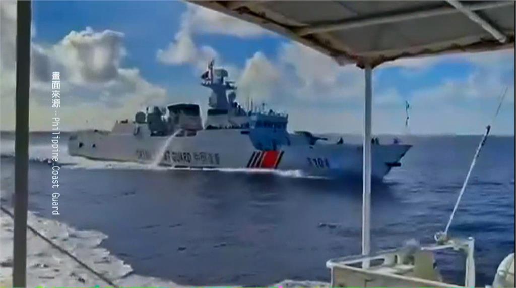 中國海警船撞自家軍艦成笑柄　菲國歡喜為船員授勳