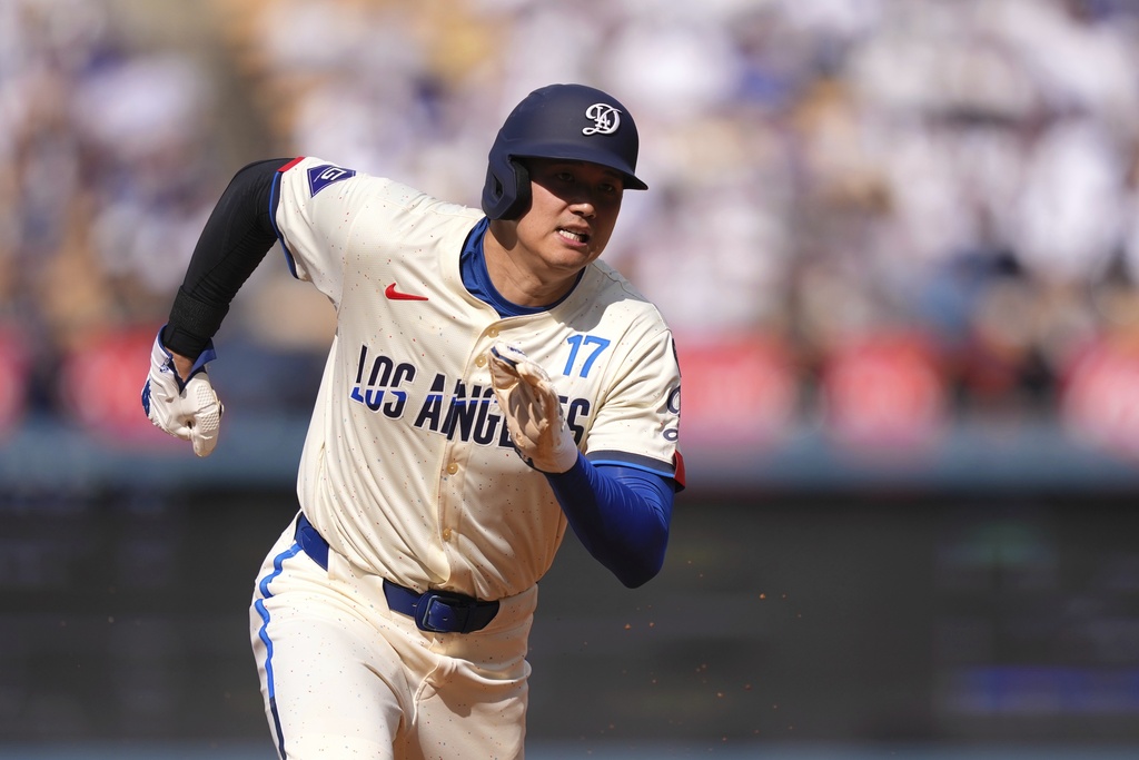 MLB(影)/你累了嗎? 大谷翔平比賽中打盹被攝影機抓個正著超可愛
