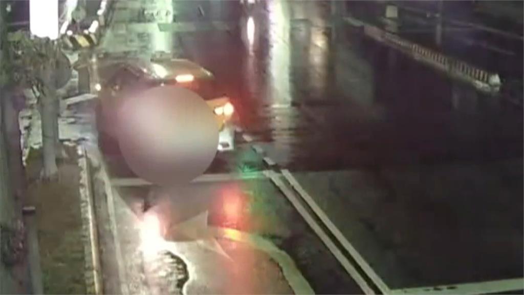 小黃害命！違規左轉遭灑水車撞　車內男乘客送醫不治