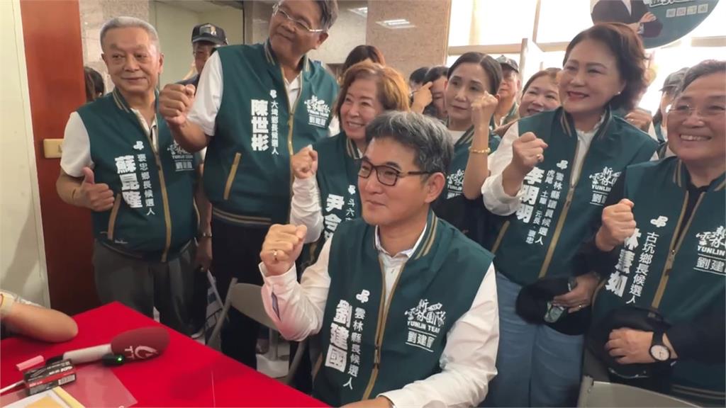 九合一選戰登記截止日 劉建國獲支持者簇擁壓線登記