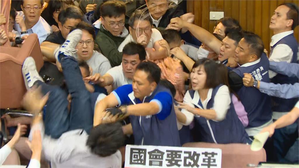 5綠委傷勢曝光!藍委暴力行為「韓國瑜袖手旁觀」 王義川怒轟:冷血