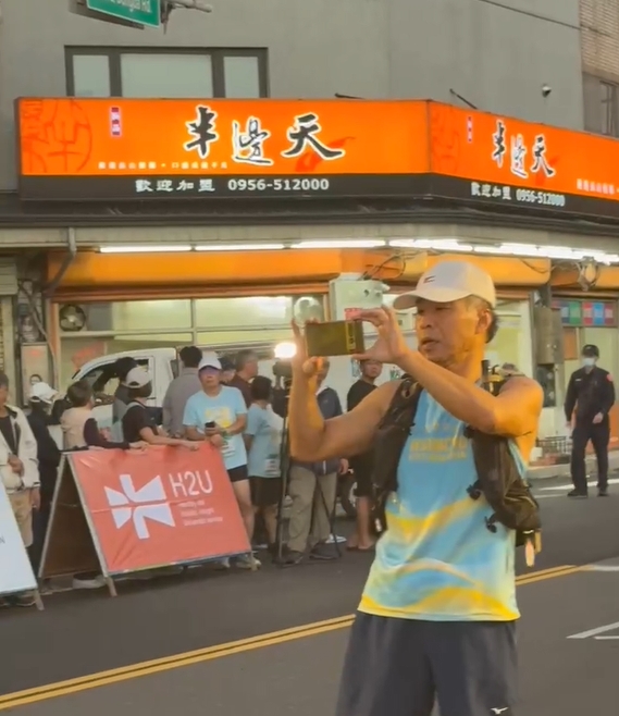 竹市城市馬拉松週日賽事 竟有「貨車闖入」跑者全看傻