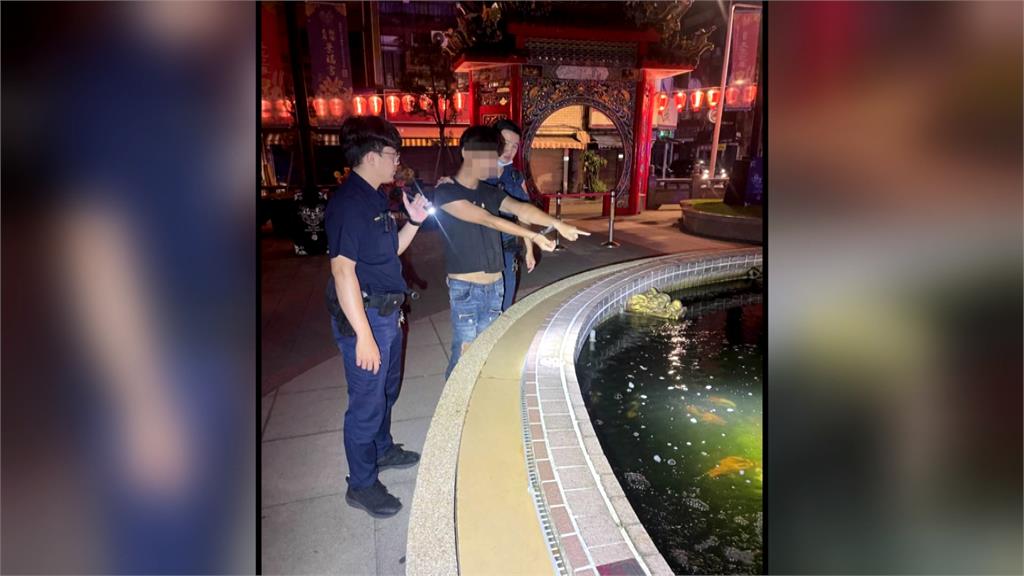 男子跳許願池 撈起3千8百多塊零錢