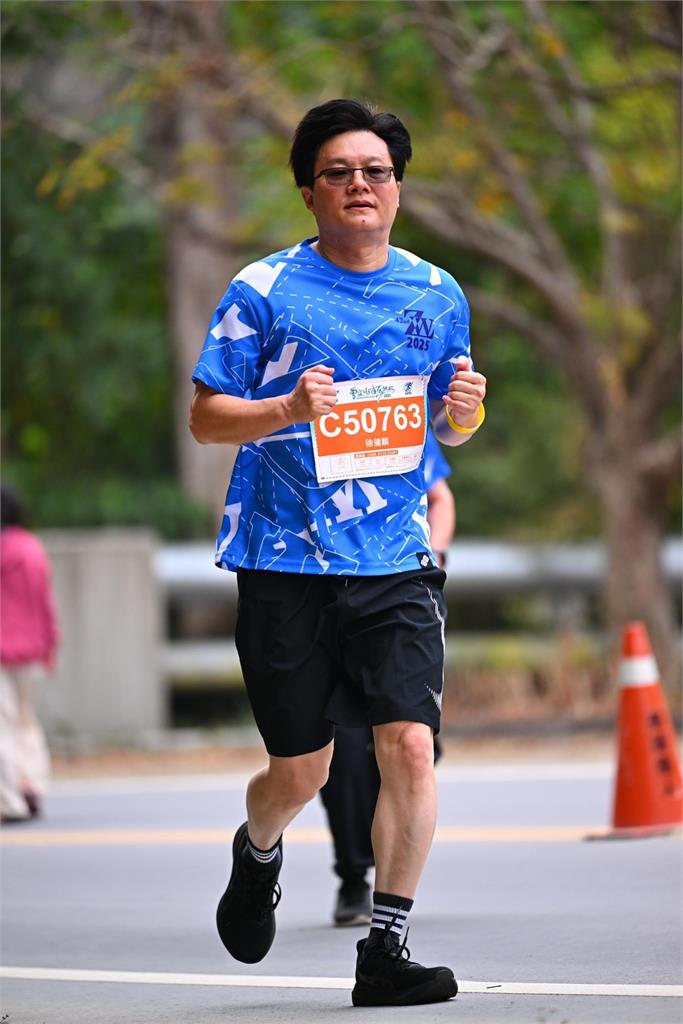 曾文水庫馬拉松起跑 黃偉哲鳴笛力挺3,650名跑者