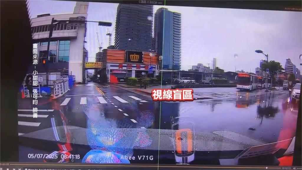 小甜甜公開車禍畫面嗆「正義不退讓」　網友轟要讓直行車