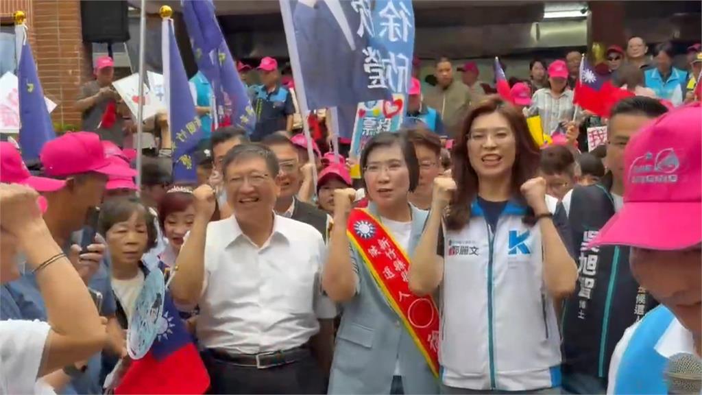 尷尬！鄭麗文陪徐欣瑩登記　前縣長罵：若敗選最大戰犯就是妳