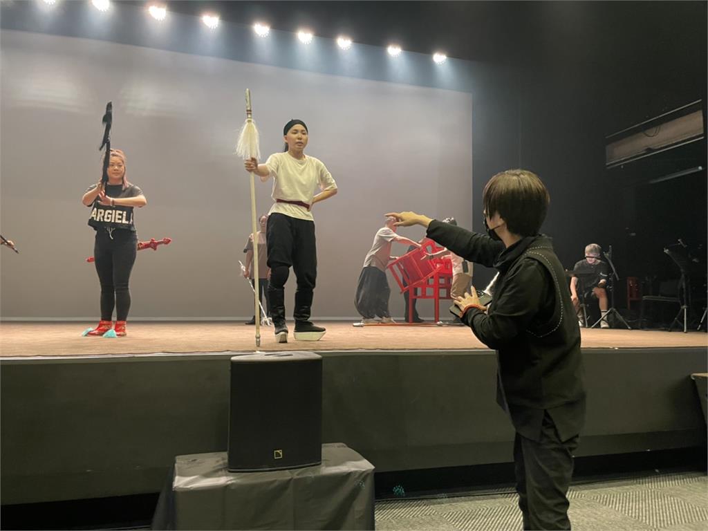 堅持傳承歌仔戲文化！25年來唐美雲堅持做那位「關最後一盞燈的人」