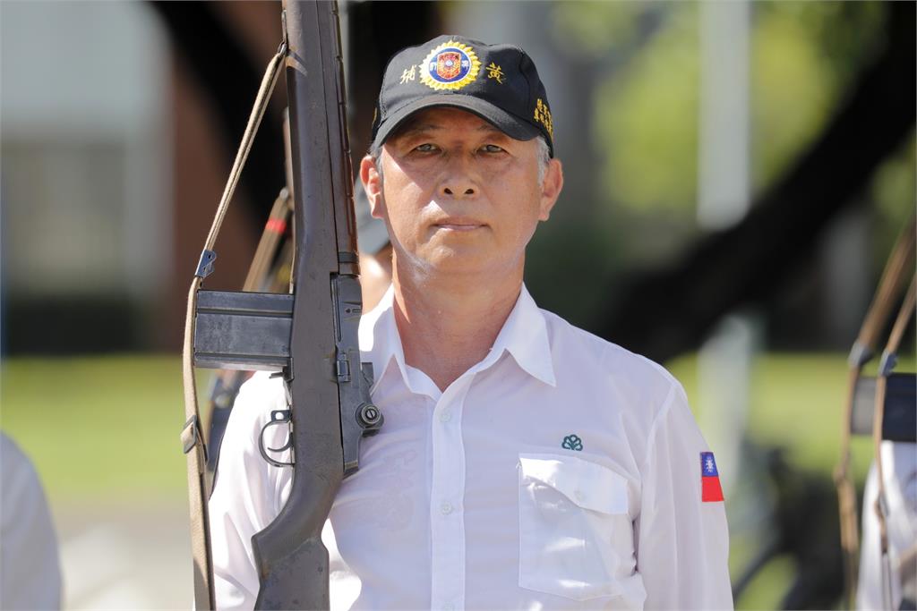 快新聞/校友斷臂仍投身閱兵行列 黃埔熱誠跨世代傳承