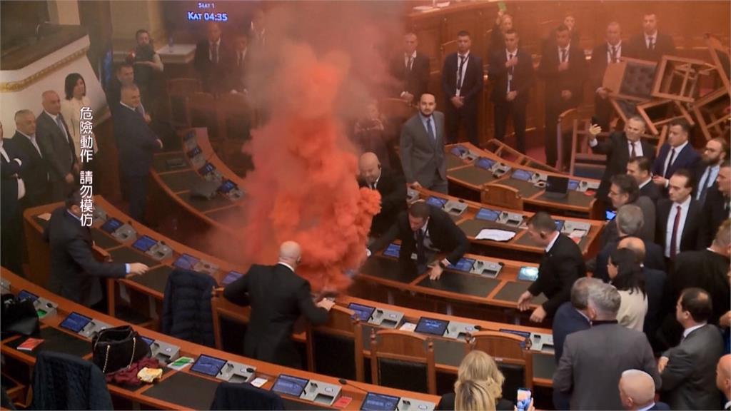 阿爾巴尼亞國會驚傳火警　在野黨施放「煙霧彈」抗議