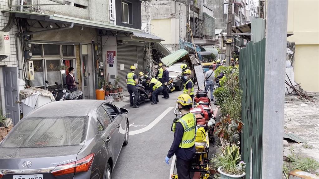 台中老屋傾斜崩塌釀死傷 鄰宅拆除施工不當勒停開罰