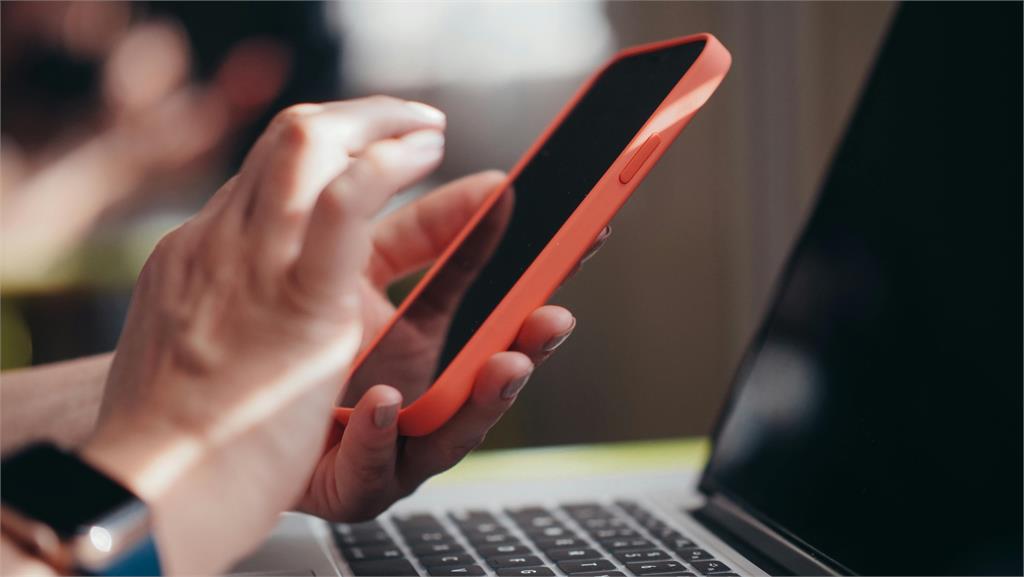 iPhone藏「出軌天堂」?網紅「3步驟」揭伴侶行蹤:刪對話沒用