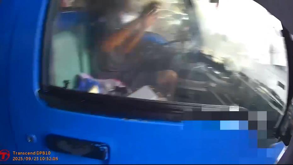 台中警追查涉竊盜車！駕駛拒捕自撞電桿　警破窗逮人
