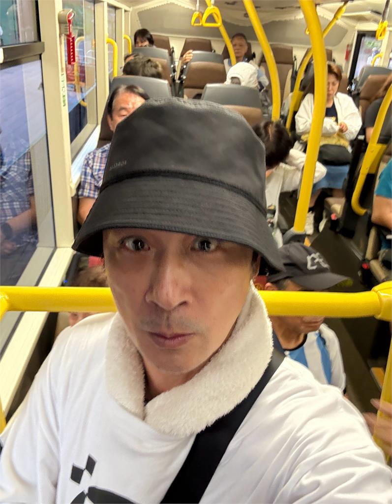 影帝吳鎮宇搭公車刷「老年卡」險被趕下!原因曝光網友狂讚:身分證確實18歲