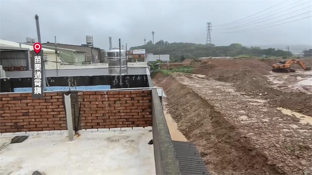 通霄非法開挖留巨坑！　「低窪處積水」住戶憂泥流惡夢重演