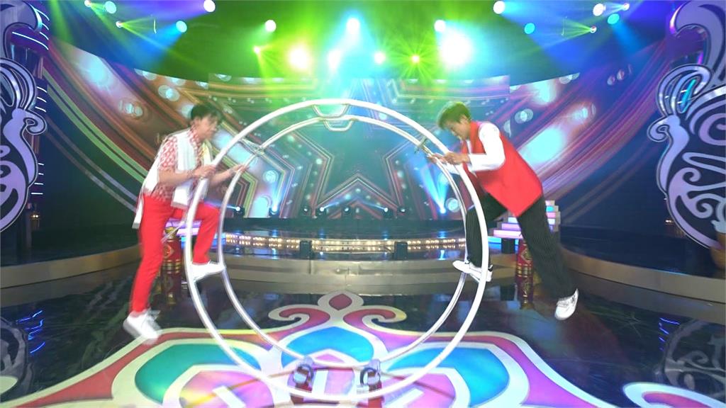 阿翔大跳林志穎經典歌曲後 大玩「德國巨輪」驚天慘摔
