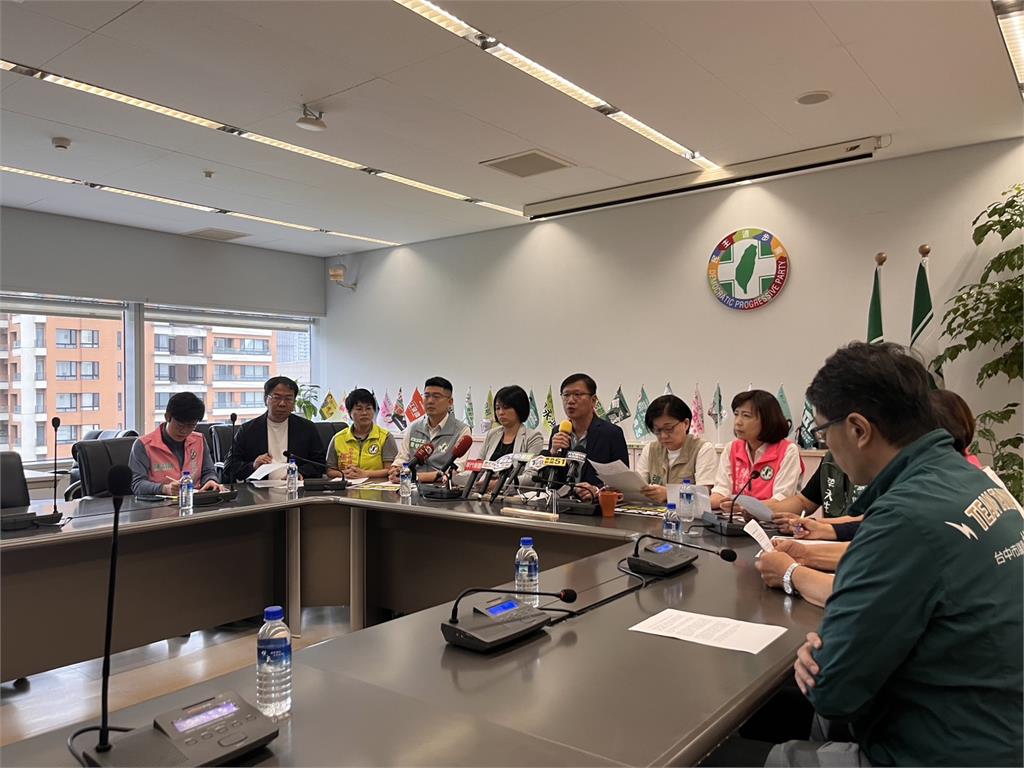 快新聞/超速了!民進黨台中議會黨團今提案 要求盧秀燕普發5萬