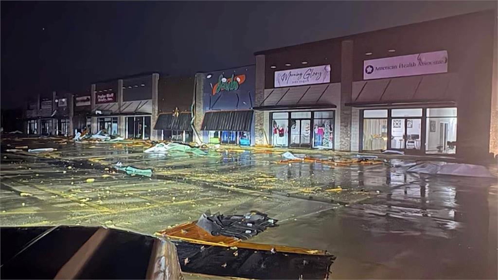 美國遭強烈風暴系統襲擊 44個龍捲風狂襲 狂風釀野火26亡