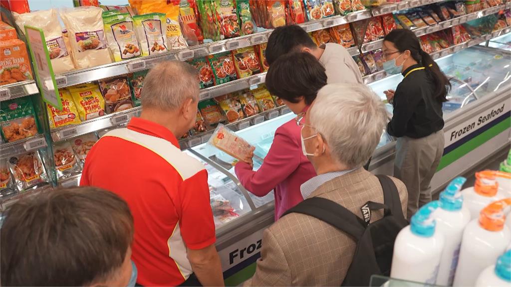 饒慶鈴率隊至新加坡超市　推廣鳳梨釋迦等農產品