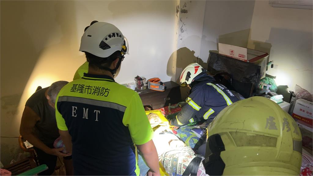 6.0地震釀災? 基隆七堵民宅天花板崩塌 緊急安置8戶居民