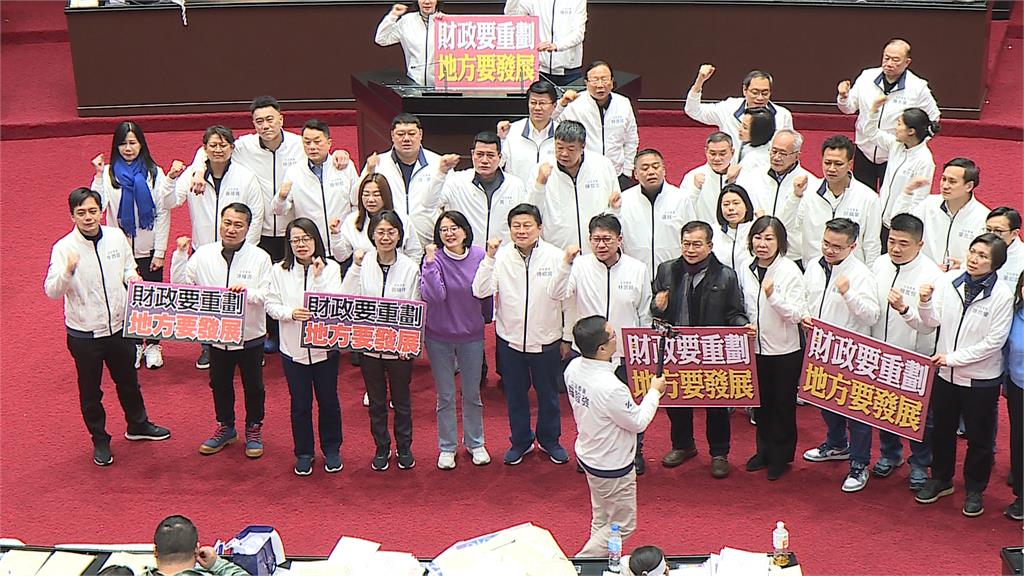 新財劃法公式「出包」！　在野不認錯怪罪中央遭賴總統點名打臉