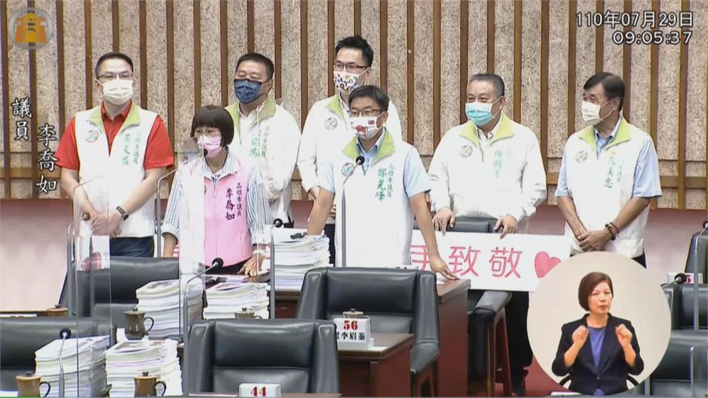 陳其邁拚防疫又冒白髮! 議員讚:白成這樣超性感 你知道嗎?