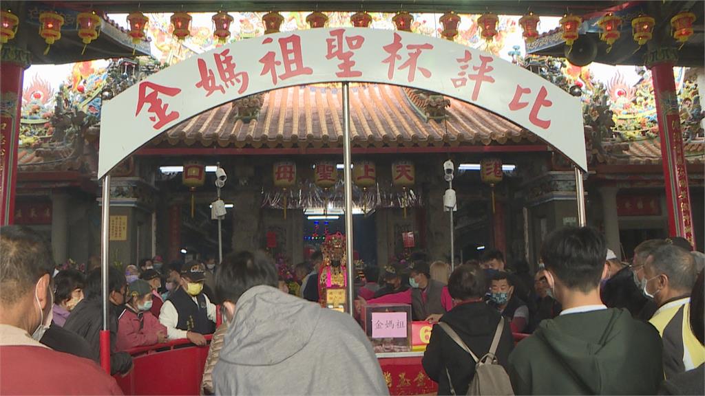 高雄五甲關帝廟擲筊拚汽車 嘉義東石港口宮還能博金媽祖