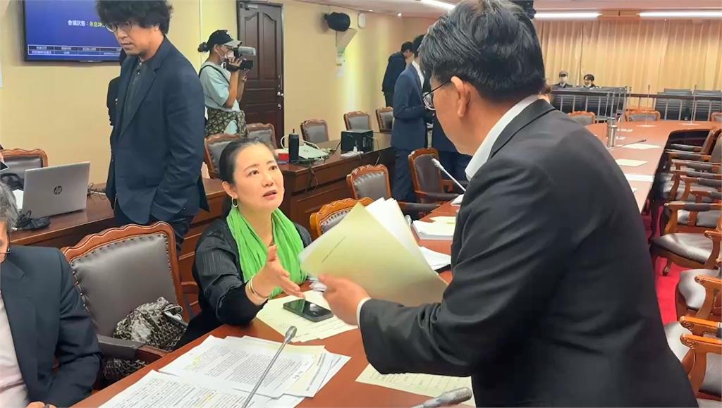 快新聞/憨川、咆哮昌坐對面!綠欲換他入這委員會受阻 與藍委吵成一團