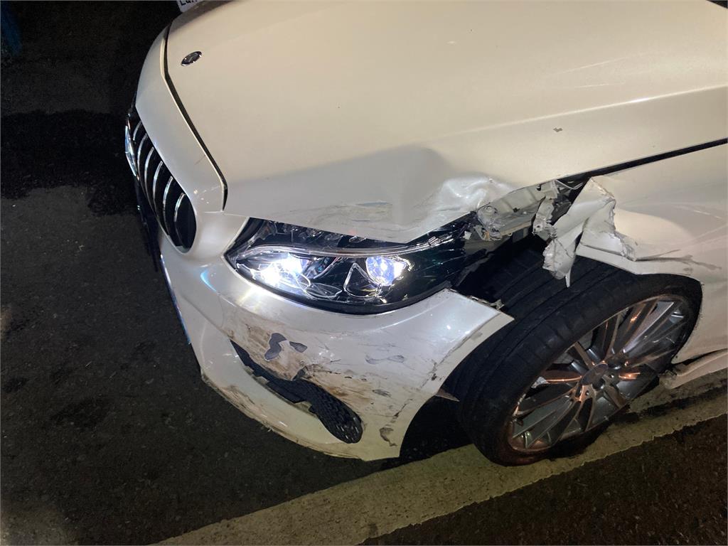 女駕駛逆向撞2車釀4傷 落網車上起獲"笑氣鋼瓶"