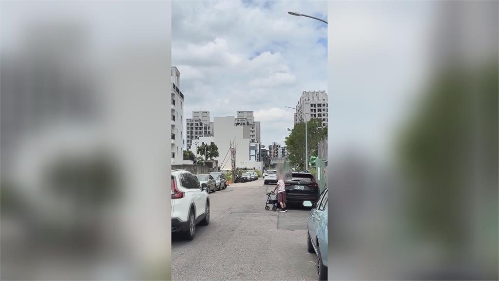 閃行人挨罰？　台中北屯道路兩旁停滿車　駕駛壓線遭檢舉