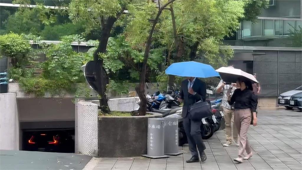 檢調兵分二路搜索木可.端木正事務所 傳北檢再約談端木正.李文娟