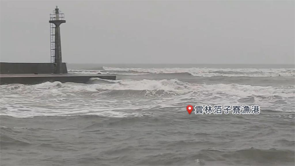 丹娜絲來勢洶洶!彰化塭仔漁港、雲林 箔子寮漁港 漁民急忙加強固定船隻