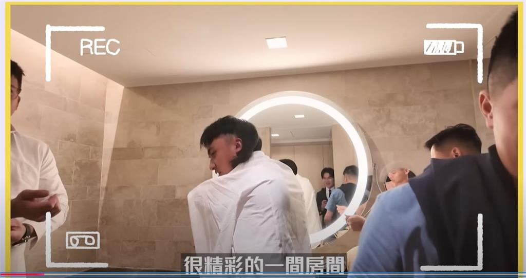 中職/頒獎典禮花絮曝光!江坤宇化身「隨隊記者」 網:太可愛!
