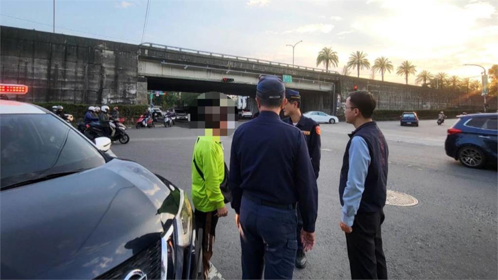 屏東機車經涵洞曳引車擦撞　老婦捲入車輪　當場身亡