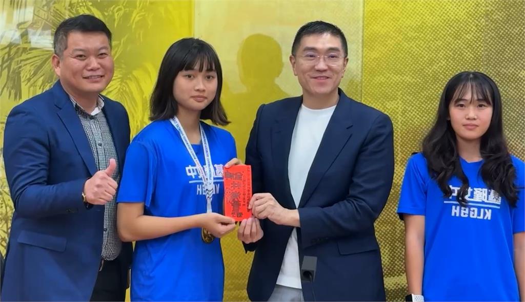 基隆跆拳道選手香港摘1金1銀 謝國樑出席慶功宴祝賀