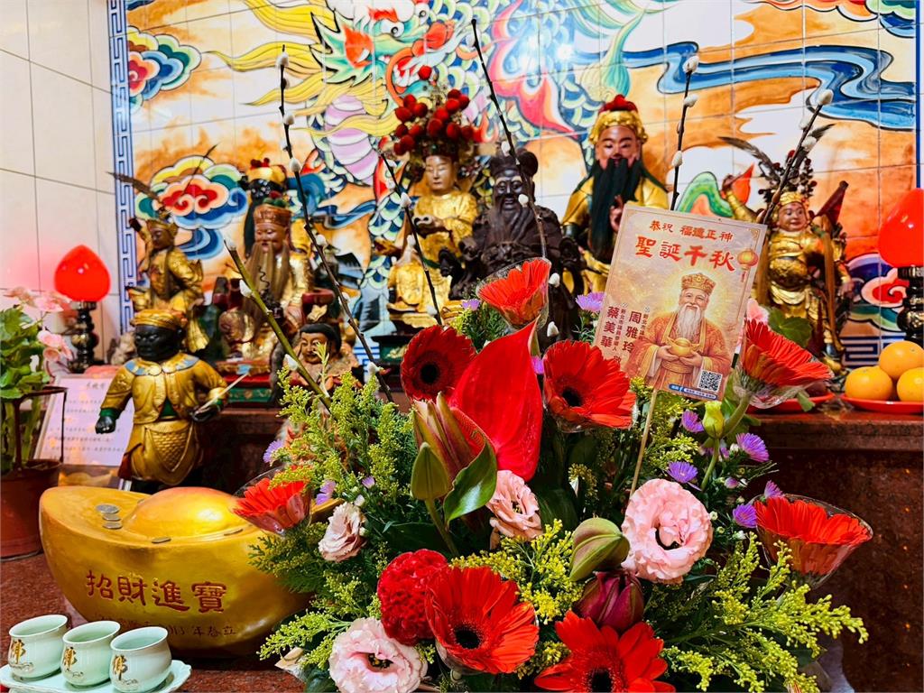 頭牙掀地方選戰熱　蔡美華花卡結合QR Code搶攻曝光