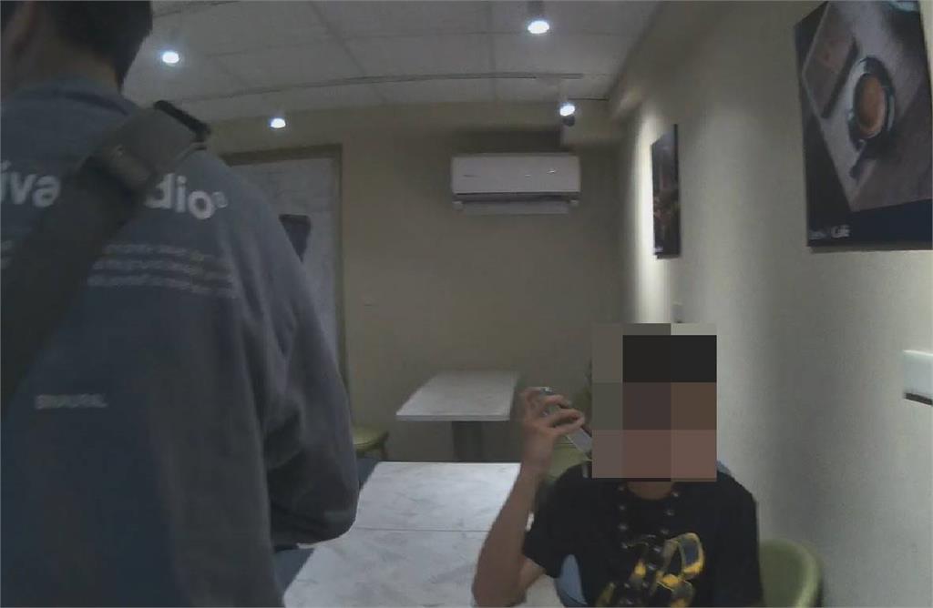 小六童超商ATM領3萬　警急阻假孕婦真詐騙陷阱