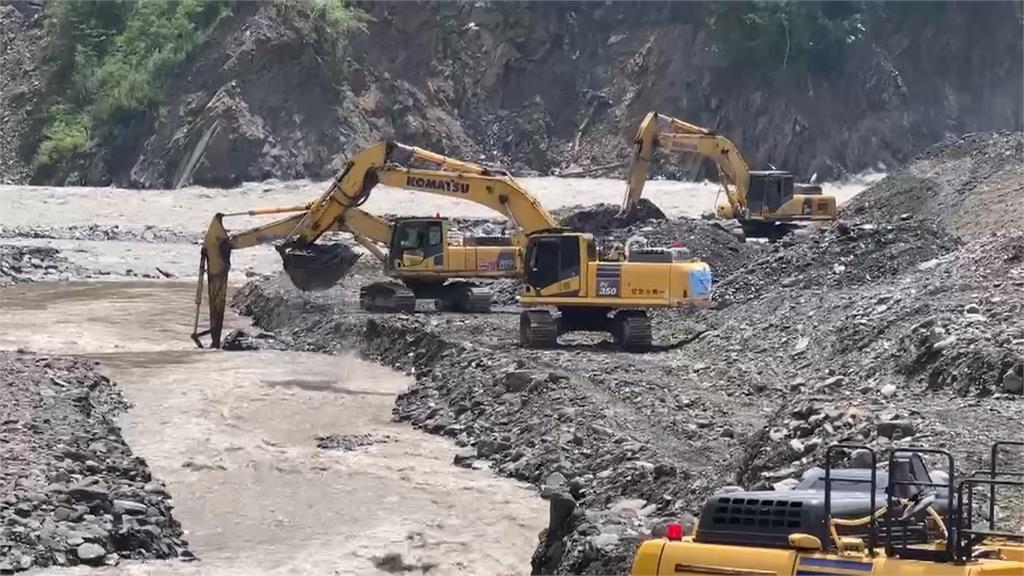 高雄暴雨桃源區3里成孤島　土石流毀家園居民流淚