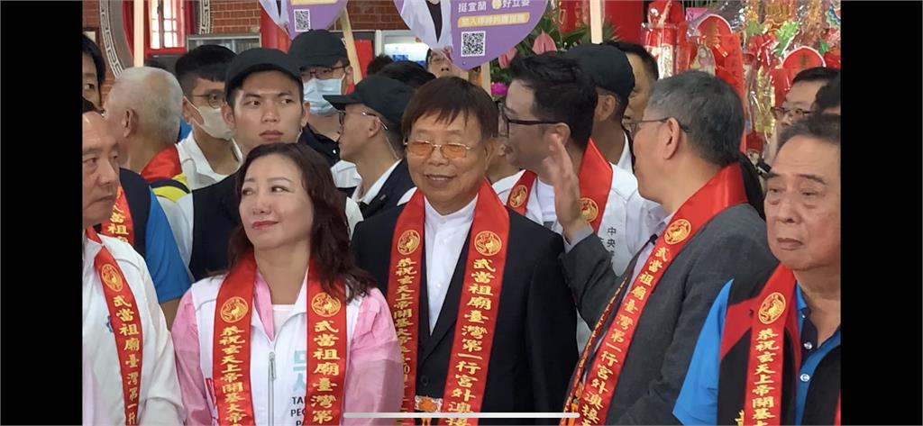 柯文哲、侯友宜同台拜廟尷尬! 支持者拚「聲量」互相較勁