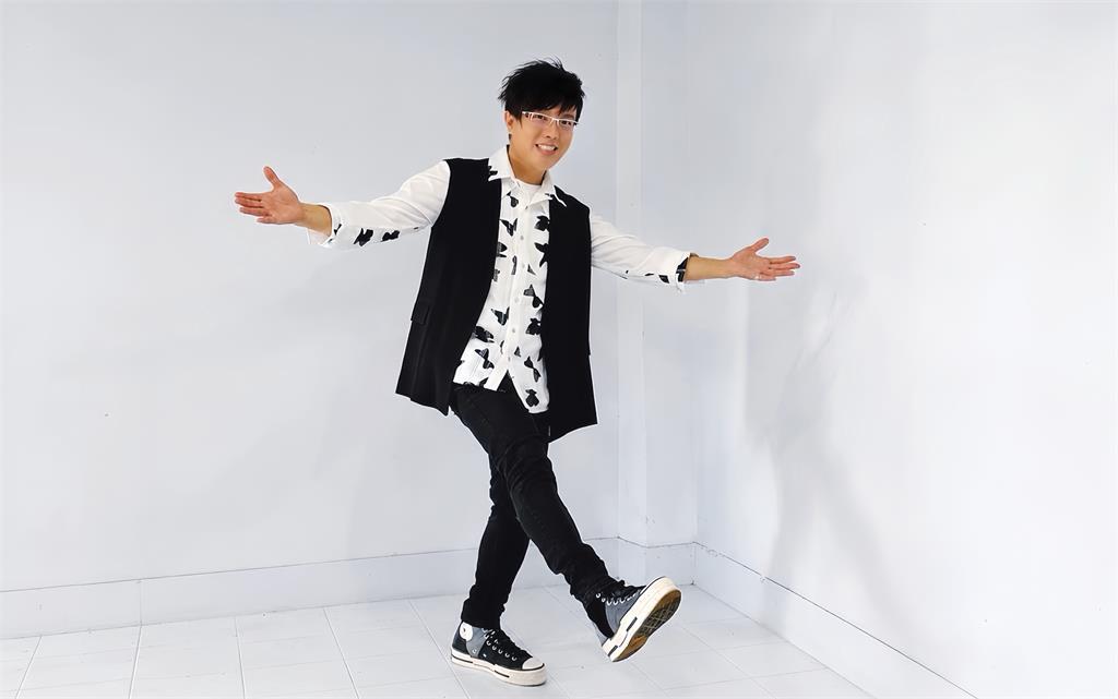 「辦桌二人組」解散後改名？阿傑合體神秘大咖，新歌驚喜成為「飛龍在天」片尾神曲！