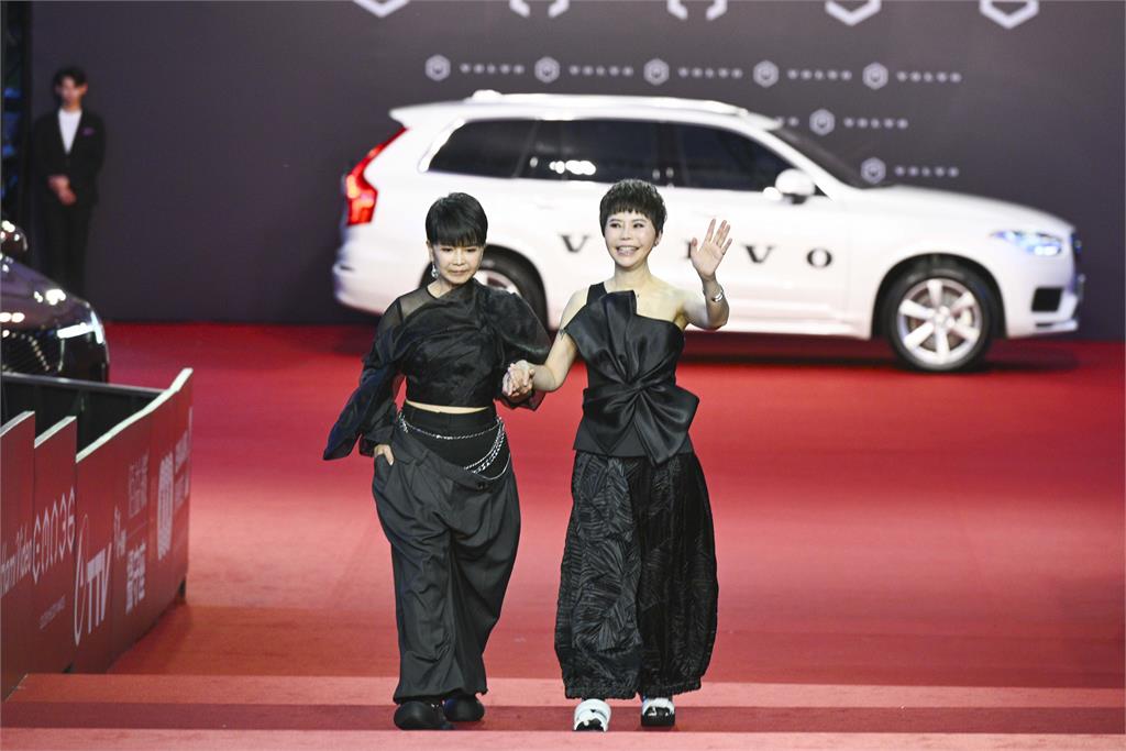 金曲36不斷更新/魏如萱「超慵懶裝登台」走紅毯!網看傻眼了:好像尿布