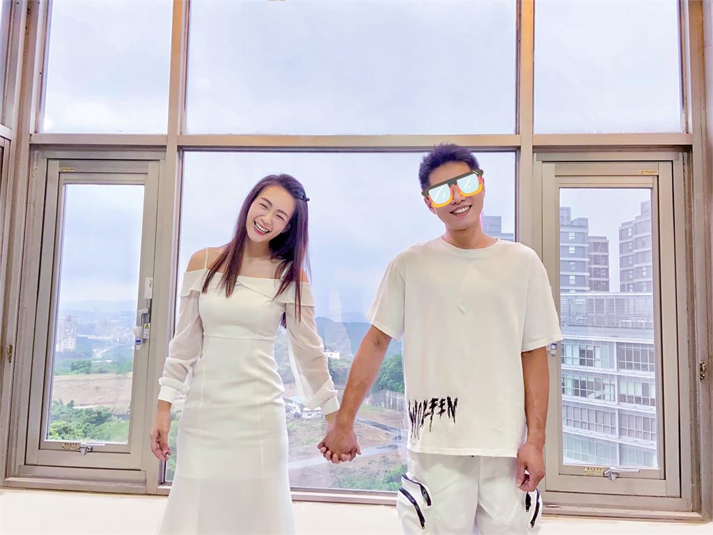 恭喜!李又汝宣告和交往13年的男友修哥登記結婚了!