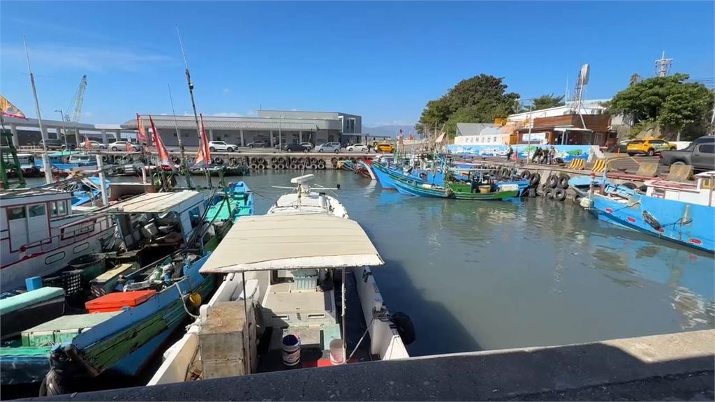 防颱！　台東富岡漁港固定船隻　綠島客輪下午停駛