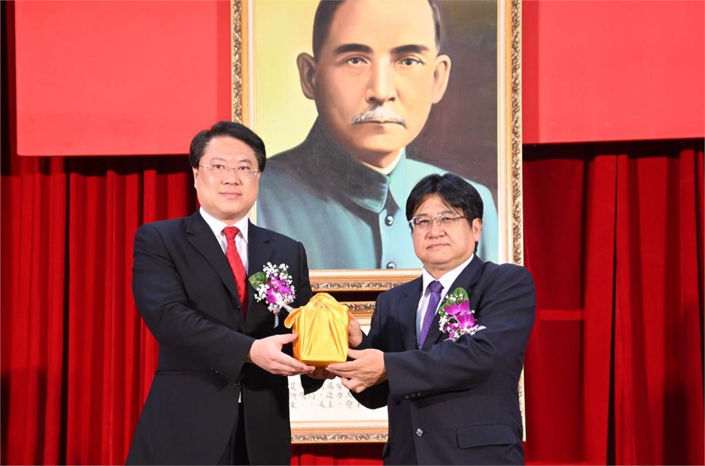 快新聞/
