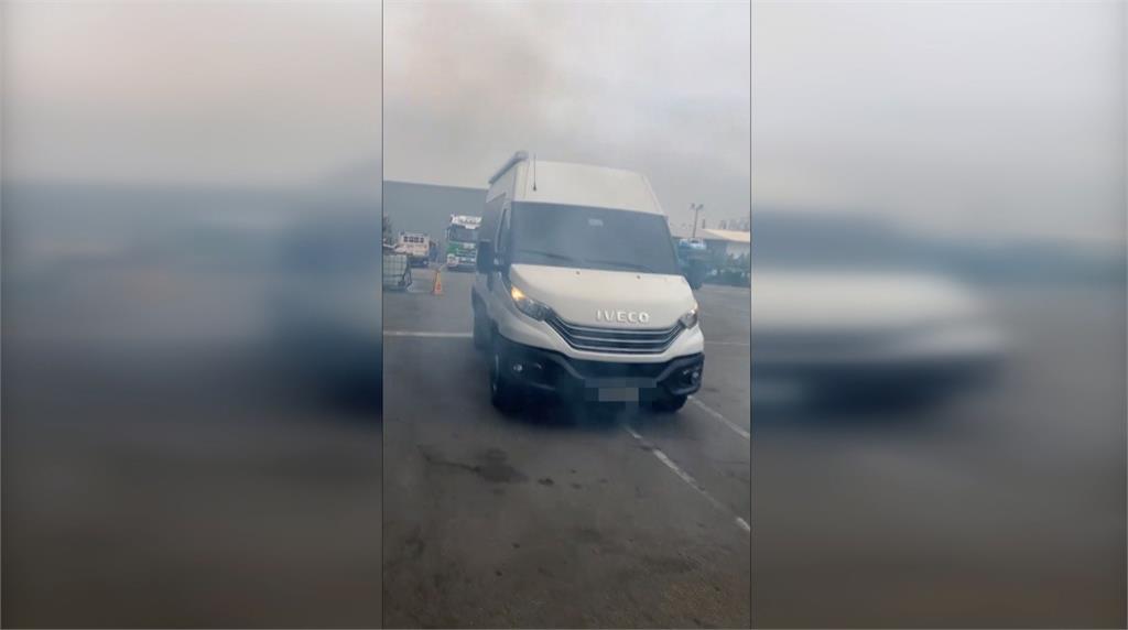 獨家！付60萬訂金改裝露營車　女控半年只貼隔熱紙