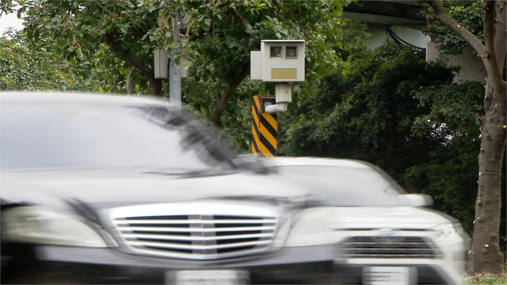 駕駛嗨喊「停電沒測速」想開快車！內行點「1關鍵」：小心罰單